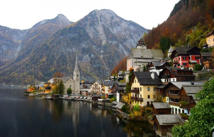 Picture of lake and a village in Hallstatt, Austria